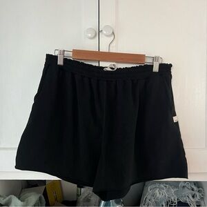 VUORI boyfriend shorts XL